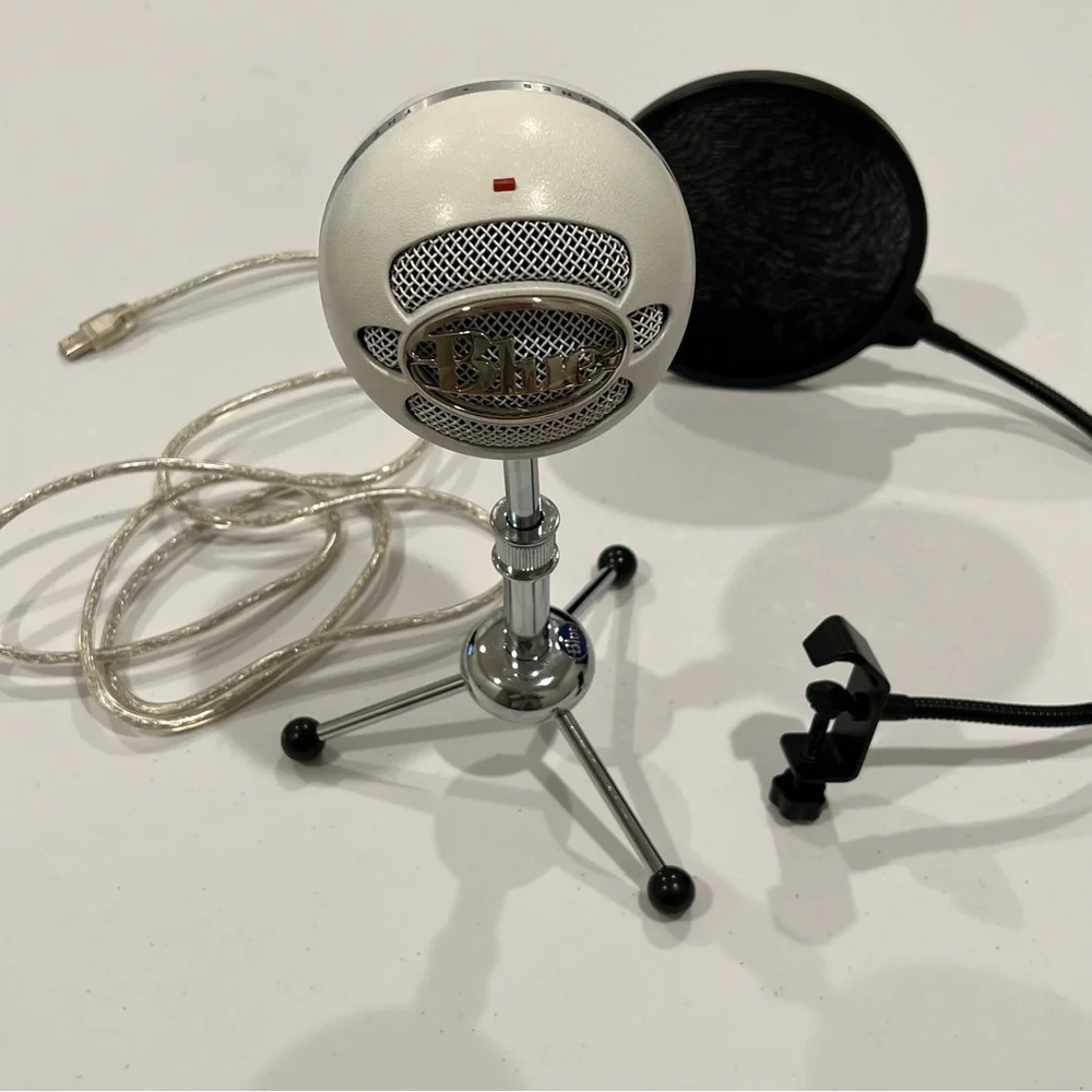 Blue Snowball Microphone & Pop Guard